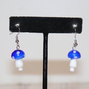 🍄 NWOT White & Blue Glass Mushroom Dangling Earrings – 1.5" Tall  🌟
